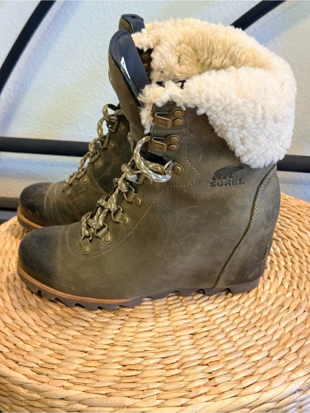 SOREL Women’s Wedge Lace Up Boots Size 8 Olive Green Faux Fur NL2699-383